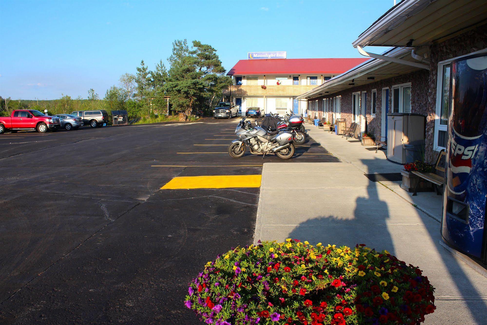 Moonlight Inn And Suites Σάντμπερι Εξωτερικό φωτογραφία